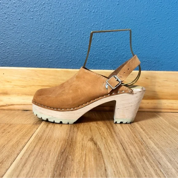 Lotta’s Swedish Tan Heeled Tractor Sole Clogs Size 39/US8.5 - Picture 1 of 11